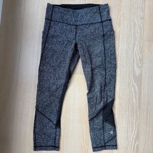 Lululemon Pace Rival Crop 2016 Seawheeze - Manifesto Black White / Black size 4